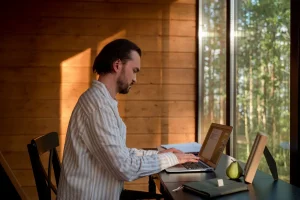 Apakah Copywriting Freelance Bisa Jadi Pekerjaan Sampingan? Ini Cara Mengaturnya