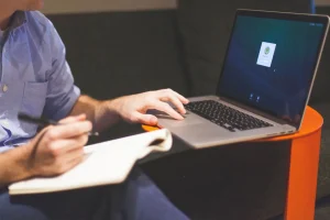 Cara membuat hook yang menarik: 9 contoh pembuka agar pembaca lanjut membaca