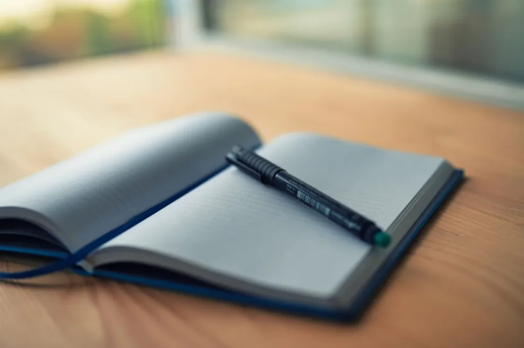 Latihan copywriting singkat dengan produk rumah tangga dan buku catatan